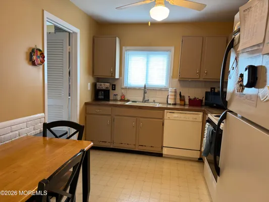 Property Slideshow image 2 of 17 | 16 vera cruz ct, Toms River, NJ, 08757