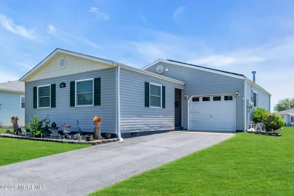Property Slideshow image 2 of 45 | 1017 camino real ct, Toms River, NJ, 08757