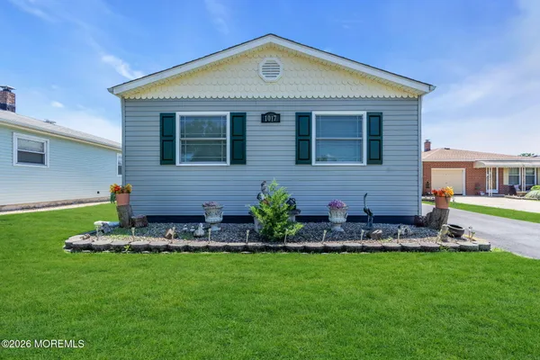 Property Slideshow image 3 of 45 | 1017 camino real ct, Toms River, NJ, 08757