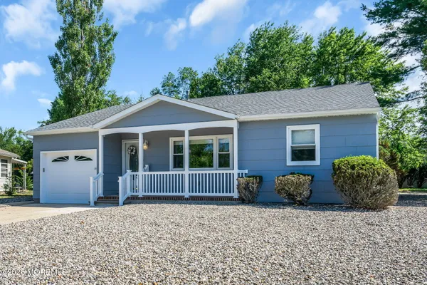 Property Slideshow image 3 of 40 | 106 hatfield ct, Toms River, NJ, 08757