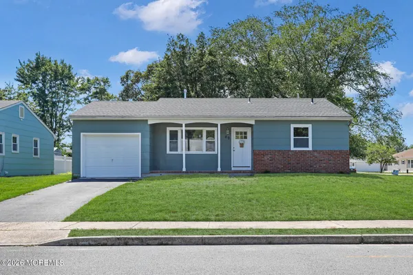Property Slideshow image 2 of 35 | 80 brakenbury dr, Toms River, NJ, 08757