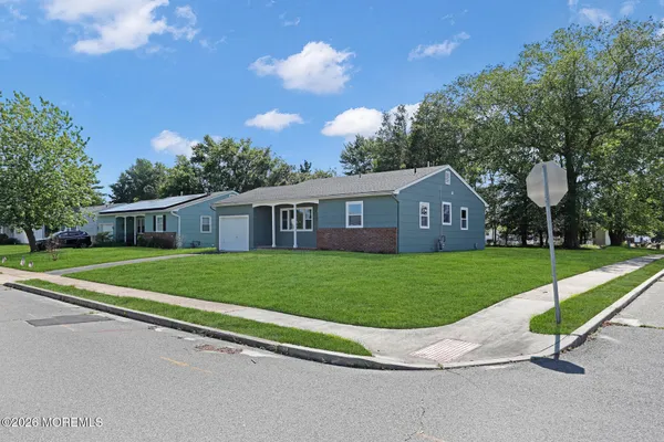 Property Slideshow image 3 of 35 | 80 brakenbury dr, Toms River, NJ, 08757