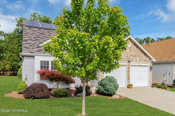 Property Slideshow image 2 of 52 | 45 cypress point ln, Jackson, NJ, 08527