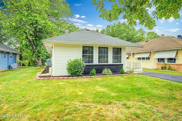 Property Slideshow image 3 of 30 | 1912 mount juliano ln, Toms River, NJ, 08753