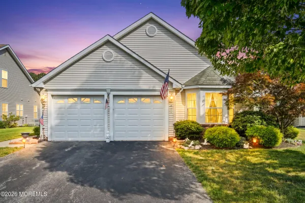 Property Slideshow image 3 of 76 | 136 skyline dr, Lakewood, NJ, 08701