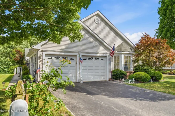 Property Slideshow image 2 of 76 | 136 skyline dr, Lakewood, NJ, 08701