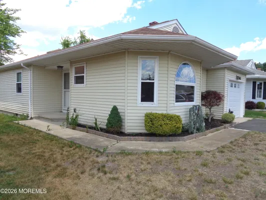 Property Slideshow image 2 of 20 | 30 oakengates dr, Toms River, NJ, 08757