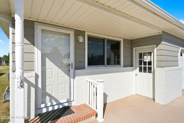 Property Slideshow image 3 of 38 | 205 bonaire dr, Toms River, NJ, 08757