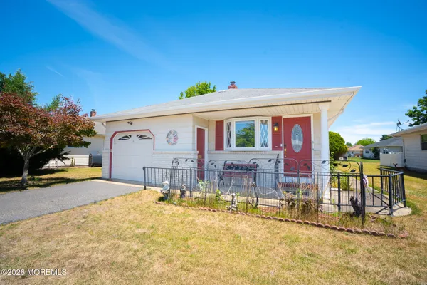 Property Slideshow image 2 of 21 | 6 bolans ct, Toms River, NJ, 08757