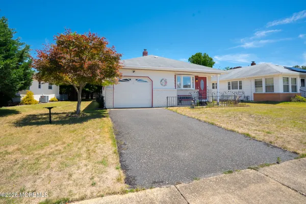 Property Slideshow image 3 of 21 | 6 bolans ct, Toms River, NJ, 08757