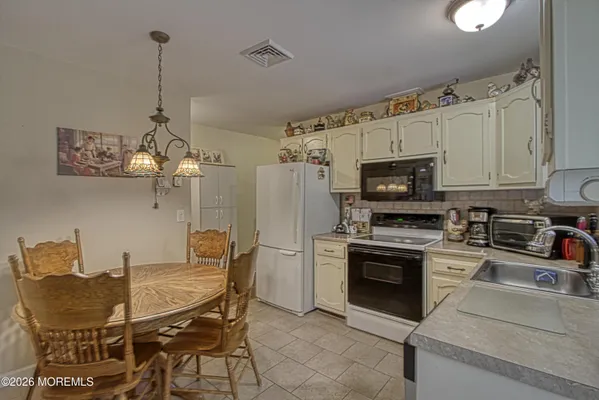 Property Slideshow image 2 of 28 | 13 hamilton ln b, Whiting, NJ, 08759