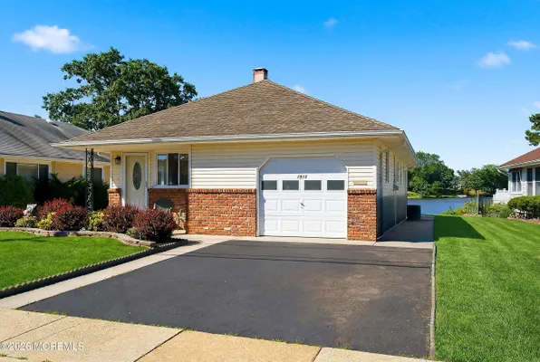 Property Slideshow image 2 of 23 | 1913 yorktowne blvd, Toms River, NJ, 08753
