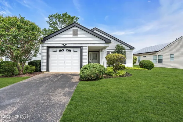 Property Slideshow image 3 of 40 | 4 gladstone ave, Manchester, NJ, 08759