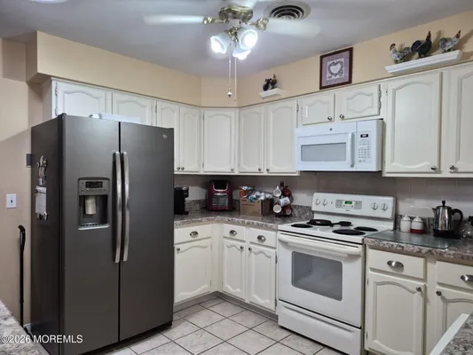 Property Slideshow image 3 of 11 | 2 holyoke ct 62, Whiting, NJ, 08759
