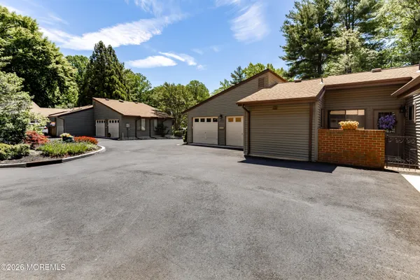 Property Slideshow image 2 of 17 | 33 hampton ct, Red Bank, NJ, 07701