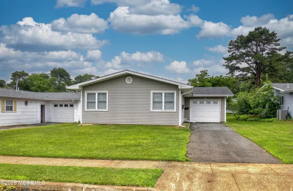 Property Slideshow image 2 of 35 | 13 clay cir, Brick, NJ, 08724