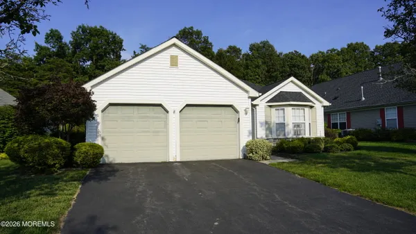 Property Slideshow image 2 of 32 | 48 ivy hill rd, Lakewood, NJ, 08701