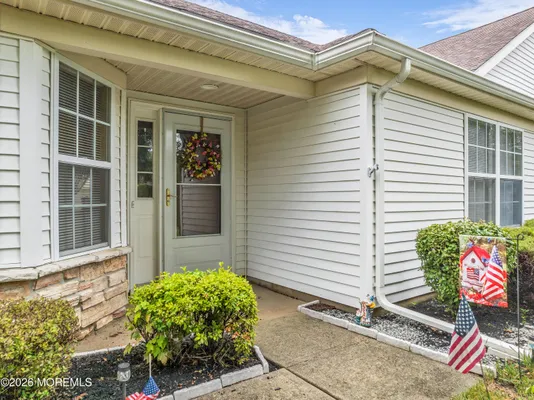 Property Slideshow image 3 of 28 | 2 pine valley ct, Lakewood, NJ, 08701