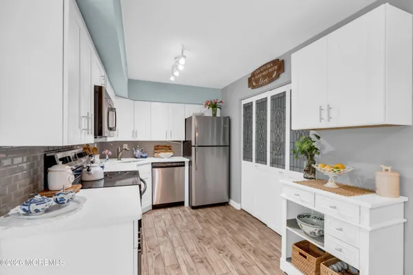 Property Slideshow image 2 of 32 | 11 indiana ct a, Matawan, NJ, 07747