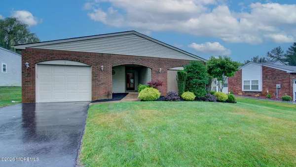 Property Slideshow image 2 of 42 | 7 lakeview dr, Marlboro, NJ, 07746