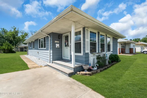 Property Slideshow image 3 of 29 | 27 anguilla ln, Toms River, NJ, 08757