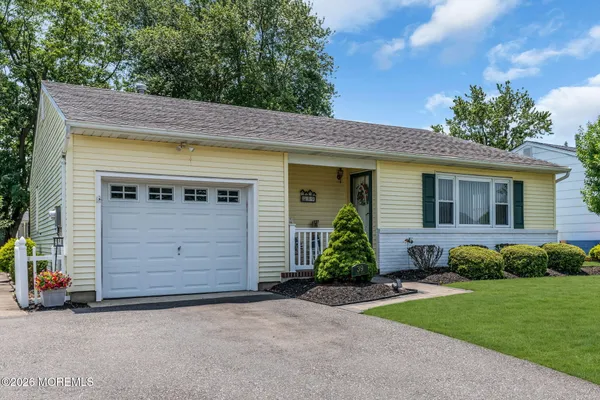 Property Slideshow image 3 of 47 | 39 eton rd, Toms River, NJ, 08757
