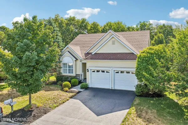 Property Slideshow image 2 of 51 | 122 skyline dr, Lakewood, NJ, 08701
