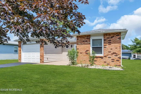 Property Slideshow image 3 of 47 | 26 kent dr, Brick, NJ, 08723