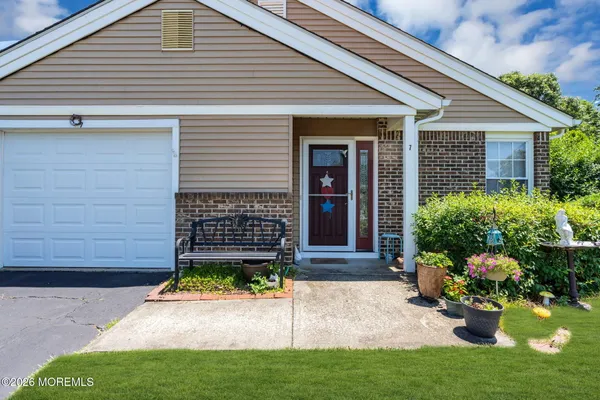 Property Slideshow image 3 of 33 | 7 elm ct, Barnegat, NJ, 08005