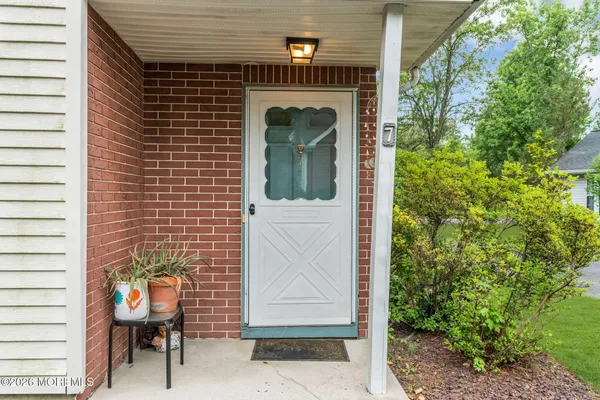 Property Slideshow image 3 of 39 | 7 kingston close 1000, Freehold, NJ, 07728