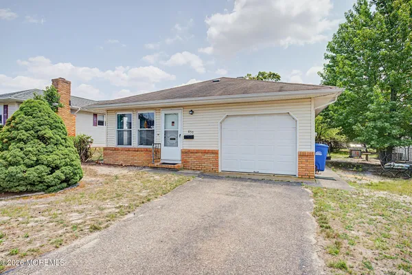 Property Slideshow image 2 of 31 | 658 jamaica blvd, Toms River, NJ, 08757