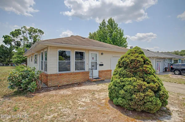Property Slideshow image 3 of 31 | 658 jamaica blvd, Toms River, NJ, 08757
