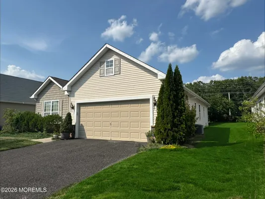 Property Slideshow image 2 of 42 | 7 eagle ridge cir, Lakewood, NJ, 08701