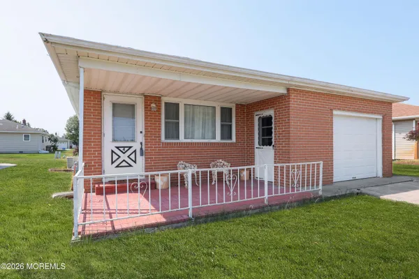 Property Slideshow image 3 of 27 | 4 corinth pl, Toms River, NJ, 08757