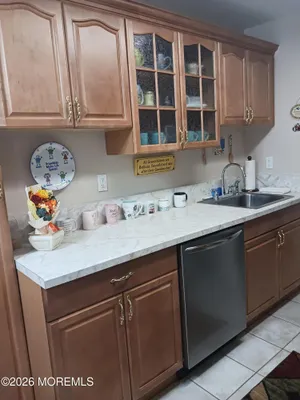 Property Slideshow image 2 of 9 | 28 meadow green cir f, Englishtown, NJ, 07726