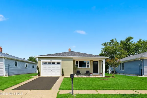 Property Slideshow image 2 of 41 | 10 seville pl, Toms River, NJ, 08757