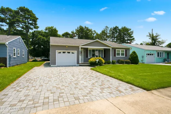 Property Slideshow image 2 of 29 | 90 millbrook dr, Toms River, NJ, 08757