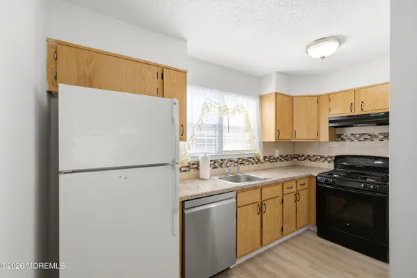 Property Slideshow image 3 of 50 | 39 datchet close, Freehold, NJ, 07728