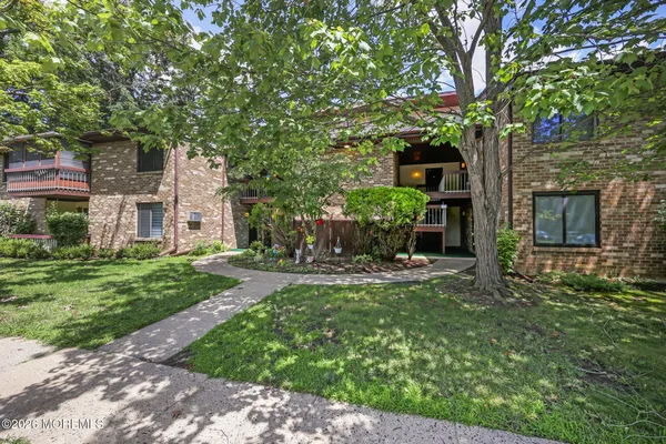 Property Slideshow image 2 of 23 | 156 cross slope ct d, Manalapan, NJ, 07726