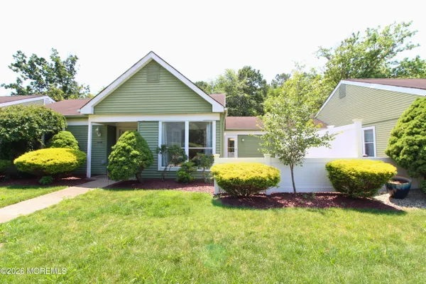 Property Slideshow image 2 of 30 | 680b huntington dr, Manchester, NJ, 08759