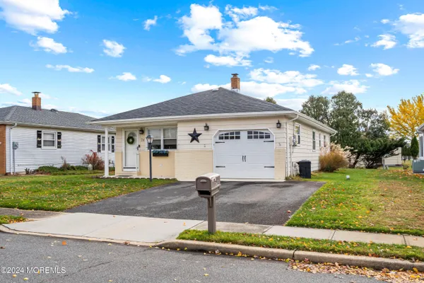 Property Slideshow image 3 of 45 | 24 corinth pl, Toms River, NJ, 08757