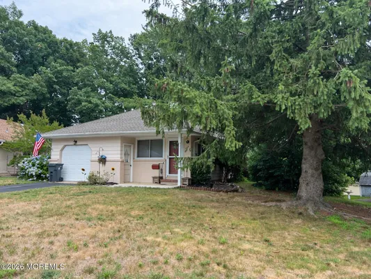 Property Slideshow image 2 of 16 | 28 mount rainier dr, Toms River, NJ, 08753