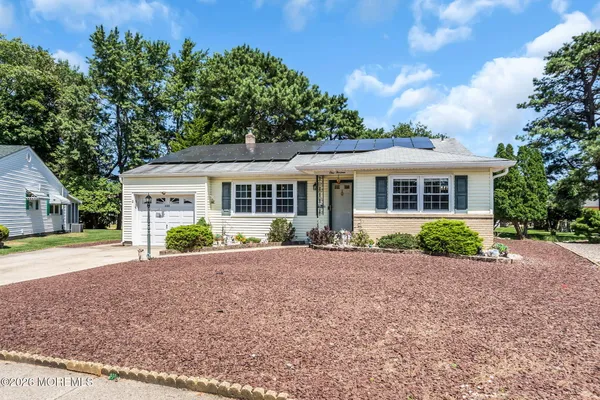Property Slideshow image 3 of 33 | 113 edgewater ct, Toms River, NJ, 08757