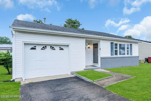 Property Slideshow image 2 of 40 | 214 westbrook dr, Toms River, NJ, 08757