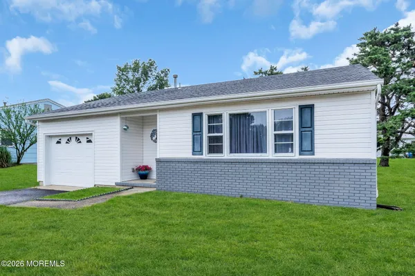 Property Slideshow image 3 of 40 | 214 westbrook dr, Toms River, NJ, 08757
