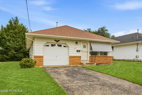 Property Slideshow image 2 of 27 | 1947 mount juliano ln, Toms River, NJ, 08753
