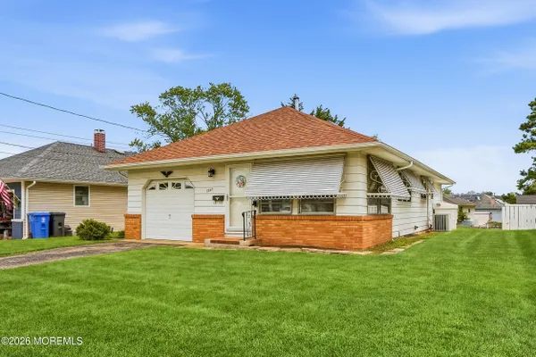 Property Slideshow image 3 of 27 | 1947 mount juliano ln, Toms River, NJ, 08753