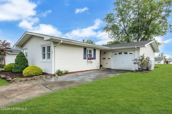 Property Slideshow image 3 of 36 | 49 sidney ct, Brick, NJ, 08724