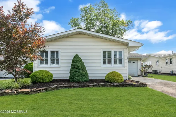 Property Slideshow image 2 of 36 | 49 sidney ct, Brick, NJ, 08724