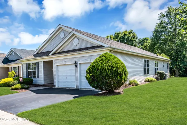 Property Slideshow image 3 of 56 | 11 carlisle dr, Jackson, NJ, 08527